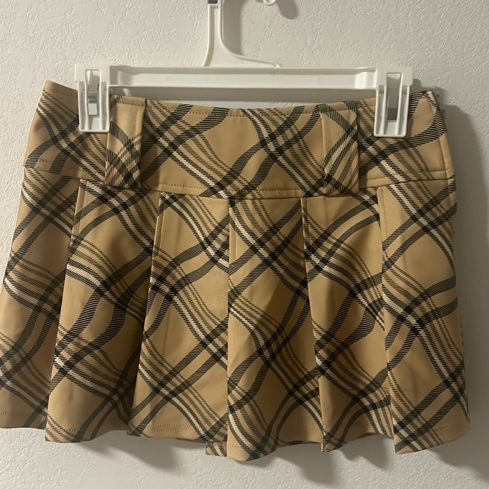 I am Gia pleaded skirt